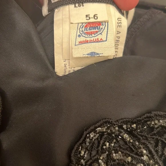 ❌ (STOLEN) 90’s Prom Dress Velvet Black Rose 🥀 - Picture 4 of 5